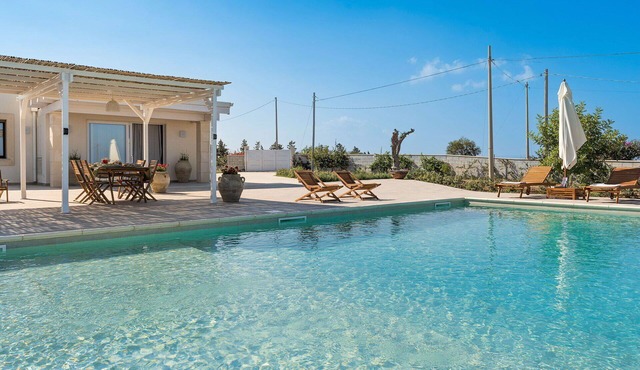 Wonderful private villa for 4 people with A/C, WIFI, private pool, TV, terrace and panoramic view
