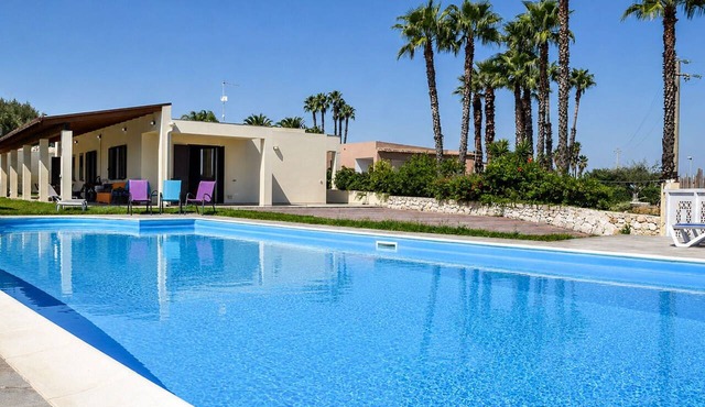 Wonderful private villa with private pool, WIFI, A/C, TV, patio, pets allowed and panoramic view