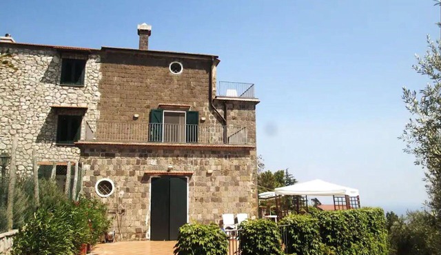 Wonderful villa for 6 people with WIFI, patio and panoramic view in Massa Lubrense