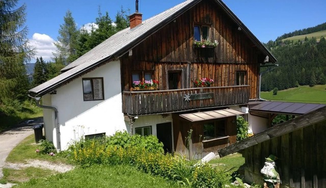 Zauneralm - Doppelzimmer mit Dusche u. fl. Wasser in Petersberg