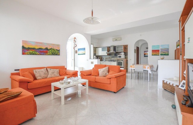 2 bedroom accommodation in Triscina