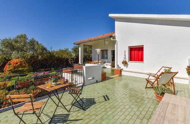 2 bedroom accommodation in Ragusa