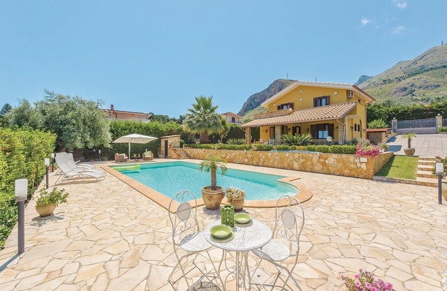 2 bedroom accommodation in Altavilla Milicia PA
