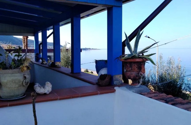 2 bedrooms appartement at Marina di Caronia, 30 m away from the beach with sea view, furnished balcony and wifi