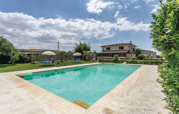 4 bedroom accommodation in Ragusa