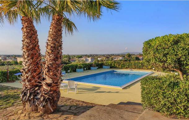 4 bedroom accommodation in Vittoria