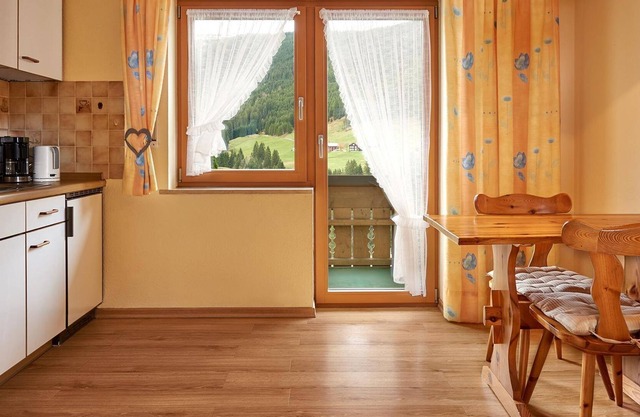 Apartment 5 with 1 bedroom and west-facing balcony - Strasser guest house in Riezlern