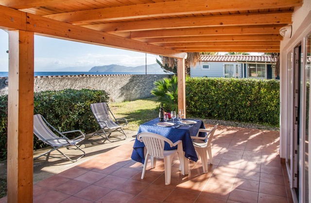 Beautiful one bedroom villa directly on the sea, pool, culture and relax ....