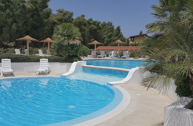 Beautiful three-room villa, right on the sea, swimming in the pool, culture and relaxation