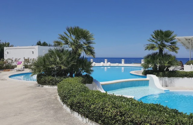 Beautiful two-room villa, right on the sea, swimming in the pool, culture and relaxation.