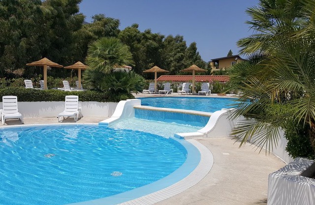 Beautiful two-room villa, right on the sea, swimming in the pool, culture and relaxation.
