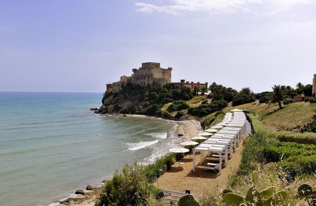 Falconara Charming House & Resort