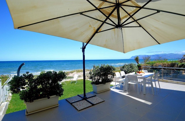 Holiday house Alcamo Marina for 1 - 7 persons with 4 bedrooms - Holiday home