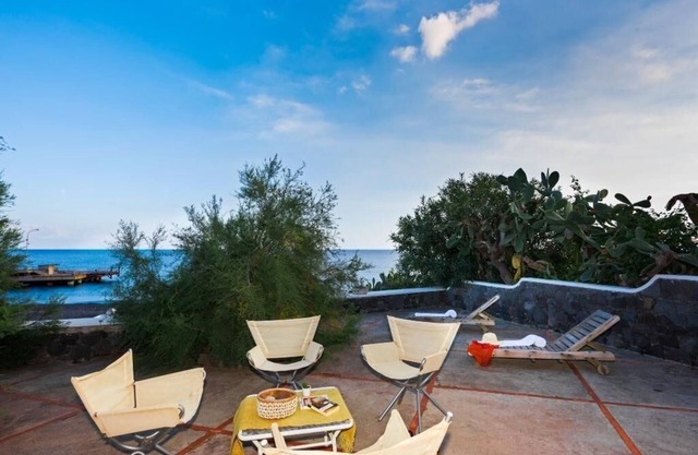 Holiday Stromboli Persons Bedrooms 