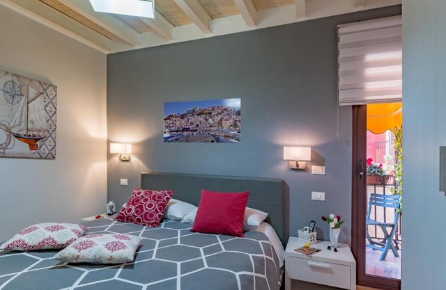 La Finestra sul Cortile - Deluxe Double Room with Balcony