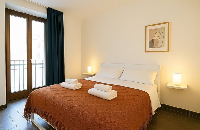 Lovely Central Apartment with 2 Suites — 2 min from the Cathedral