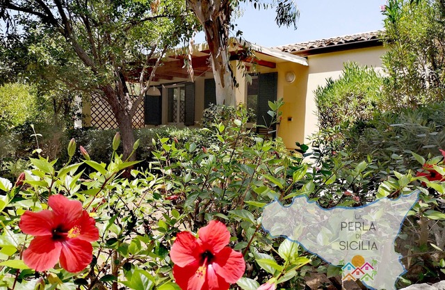 Nice centrally located bungalow directly on the sandy beach