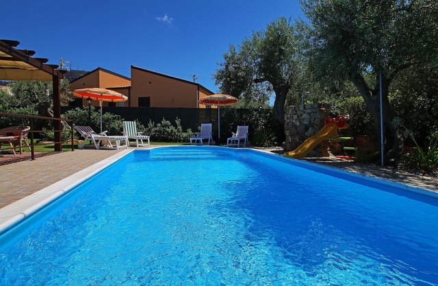 Private pool, large Garden, Terrace, Air conditioning, Wi-Fi, near the Sea.