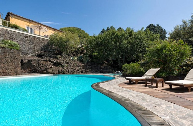 Ragalna Villa Sleeps 6 with Pool