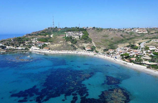 Sea Front Apartment 4 beds with balcony 250 meters from the beach