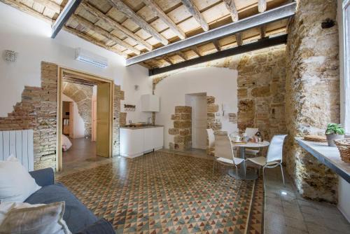 Stylish home in front of Casa Professa