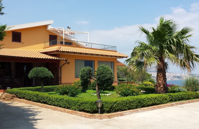 Villavenezia apartment in villa with garden on the sea of Capo S.Marco Sciacca