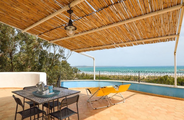 Welcome to this apartment with sea view, located just 100 meters from the beach of Portopalo di Menf