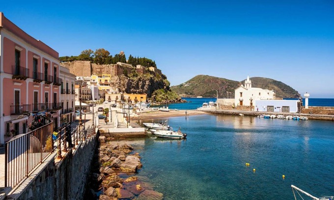 Lipari Historic Centre Apartment | 100 m² Apartment ∙ 1 bedroom ∙ 5 guests