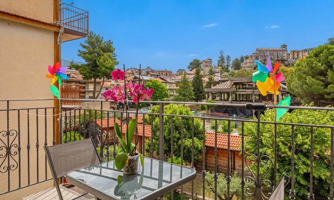 Francavilla di Sicilia Apartment | 110 m² Apartment ∙ 3 bedrooms ∙ 8 guests