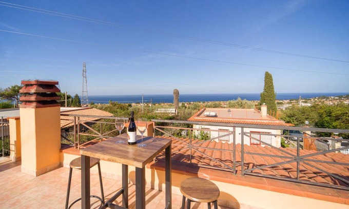Altavilla Milicia House | 110 m² House ∙ 4 bedrooms ∙ 10 guests