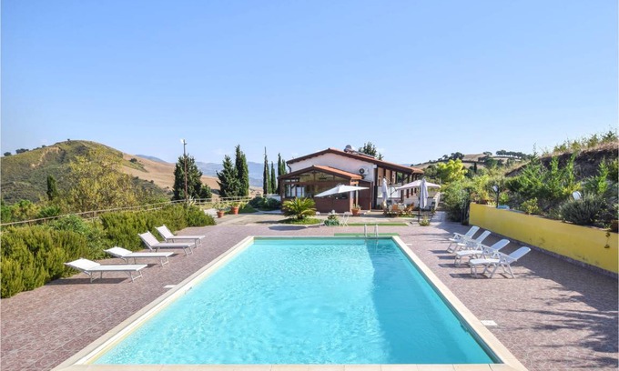 Caccamo House | 110 m² House ∙ 4 bedrooms ∙ 12 guests