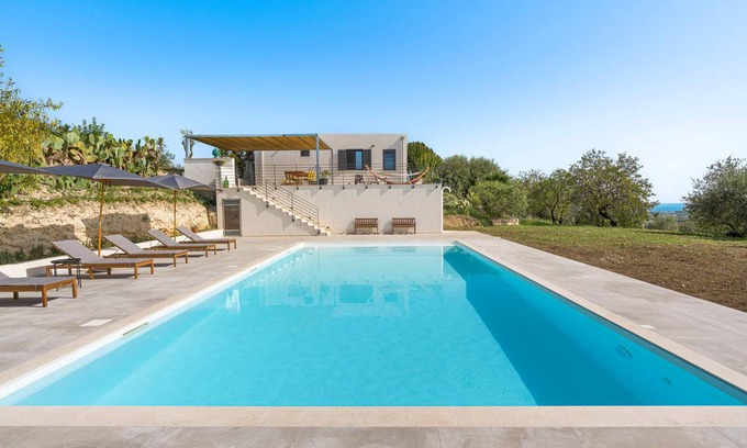 Noto Villa | 110 m² Villa ∙ 3 bedrooms ∙ 6 guests
