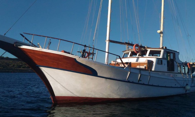 Trapani City Centre Boat Rental | 120 m² Houseboat ∙ 5 bedrooms ∙ 10 guests