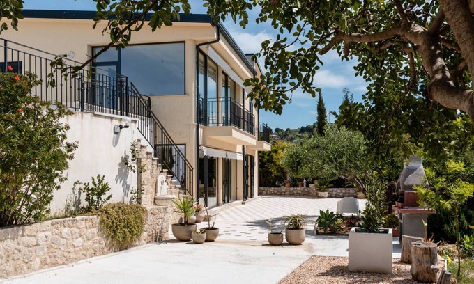 Favara Villa | 120 m² Villa ∙ 2 bedrooms ∙ 6 guests