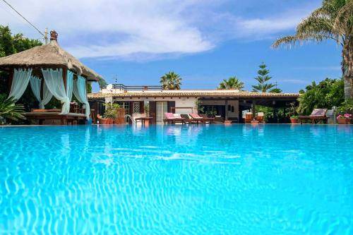 Solfarelli Villa | 1200 m² Villa ∙ 6 bedrooms ∙ 15 guests