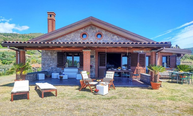 Graniti House | 130 m² House ∙ 2 bedrooms ∙ 6 guests
