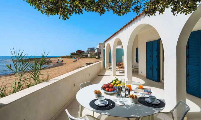 Noto Villa | 130 m² Villa ∙ 3 bedrooms ∙ 6 guests