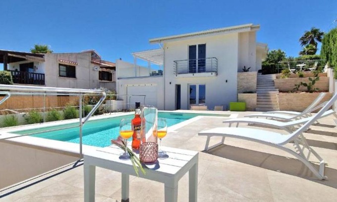 Castellammare del Golfo Villa | 130 m² Villa ∙ 4 bedrooms ∙ 8 guests