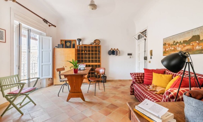 Trapani City Centre Apartment | 136 m² Apartment ∙ 2 bedrooms ∙ 5 guests