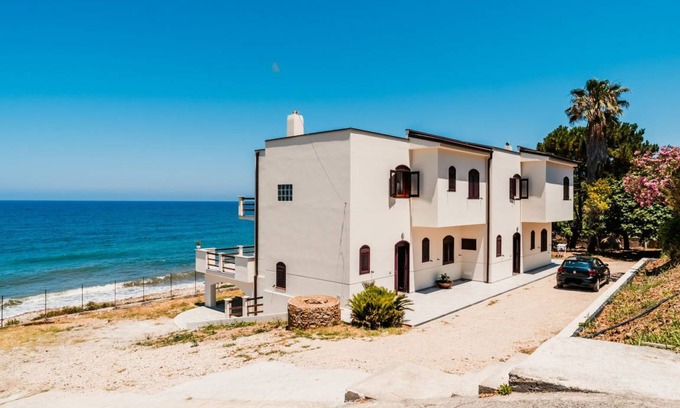 Marina di Caronia House | 150 m² House ∙ 1 bedroom ∙ 6 guests
