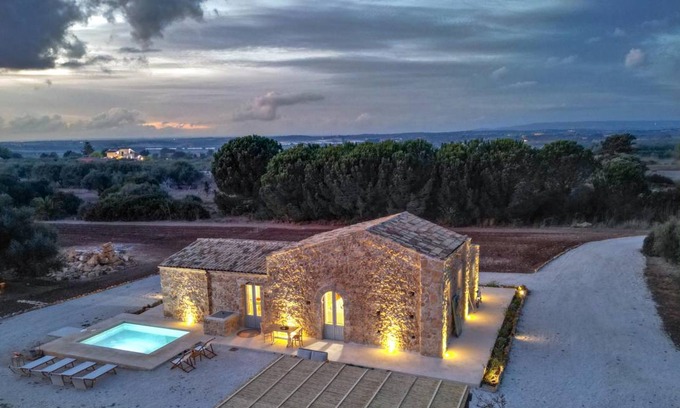 Noto Villa | 150 m² Villa ∙ 3 bedrooms ∙ 6 guests