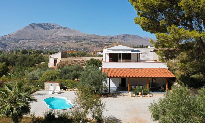 Castellammare del Golfo Villa | 160 m² Villa ∙ 4 bedrooms ∙ 8 guests