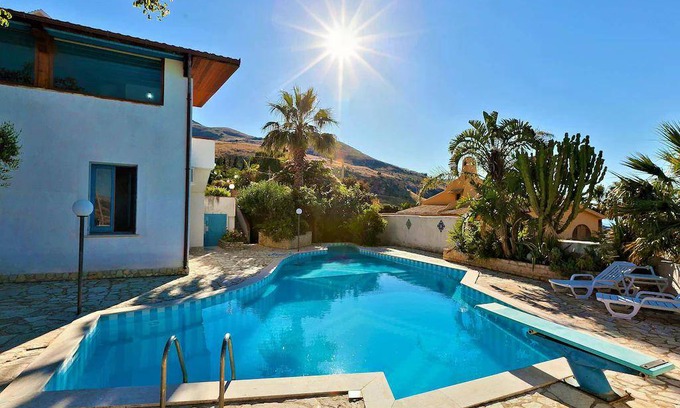 Sant'Andrea Bonagia House | 175 m² House ∙ 6 bedrooms ∙ 12 guests