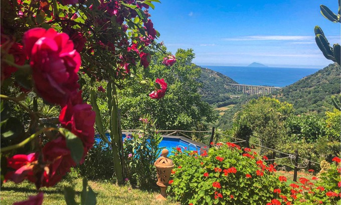 Ficarra House | 176 m² Maisonette ∙ 5 bedrooms ∙ 13 guests