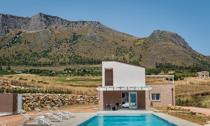 Castellammare del Golfo Villa | 180 m² Villa ∙ 3 bedrooms ∙ 8 guests