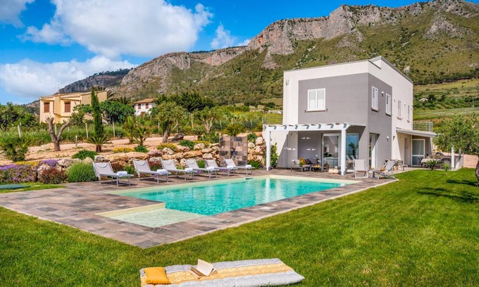 Castellammare del Golfo Villa | 180 m² Villa ∙ 3 bedrooms ∙ 8 guests