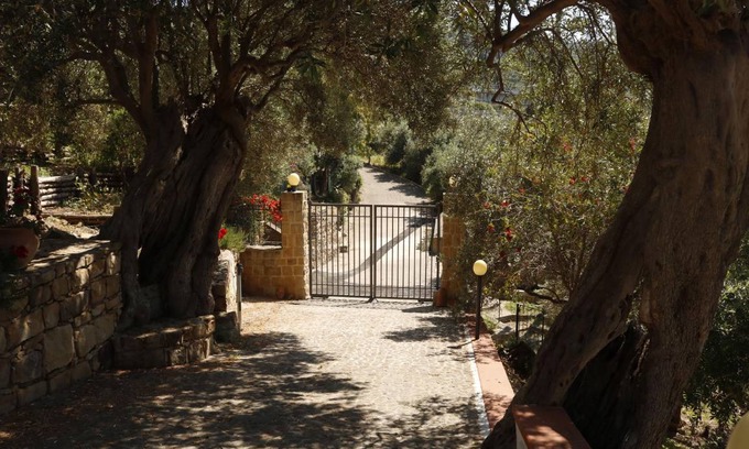 Tusa House | 180 m² House ∙ 2 bedrooms ∙ 4 guests