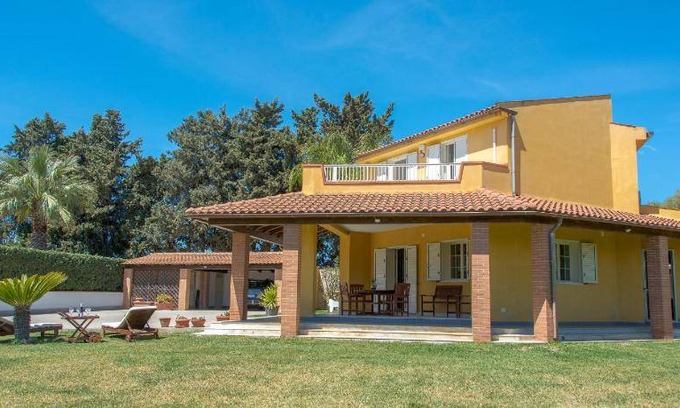 Arenella House | 180 m² House ∙ 3 bedrooms ∙ 7 guests