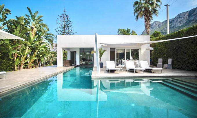 Terrasini Villa | 180 m² Villa ∙ 2 bedrooms ∙ 4 guests