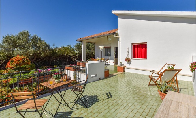 Puntarazzi House | 2 bedroom accommodation in Ragusa